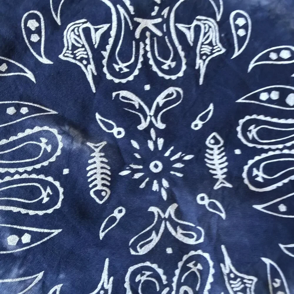 Salty Crew Fish Print Tippet Men’s Bandana Scarf Navy White Tie Die 22”x22” NWT